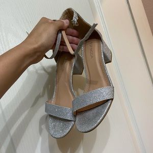 Silver wedding shoes ; top moda; silver sparkle